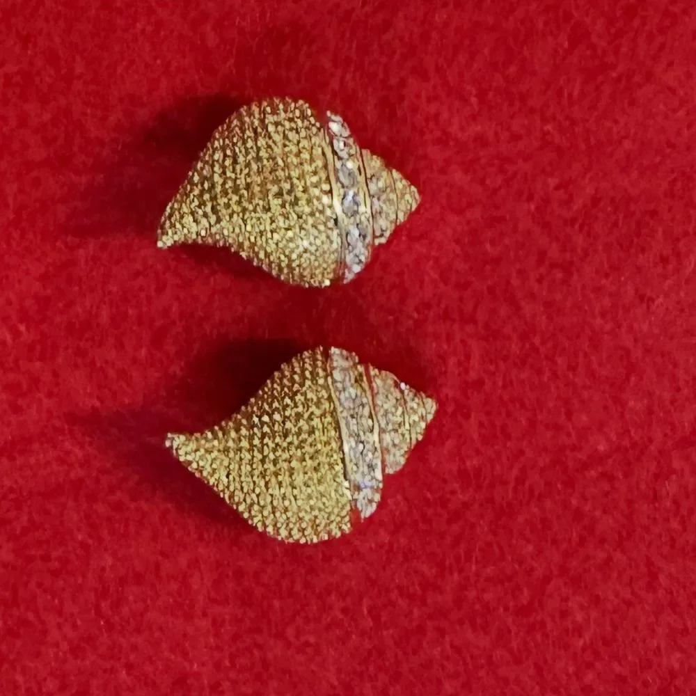 Kenneth J. Lane Vintage Signed Gold Conch Shell w/ Crystals Clip Earrings